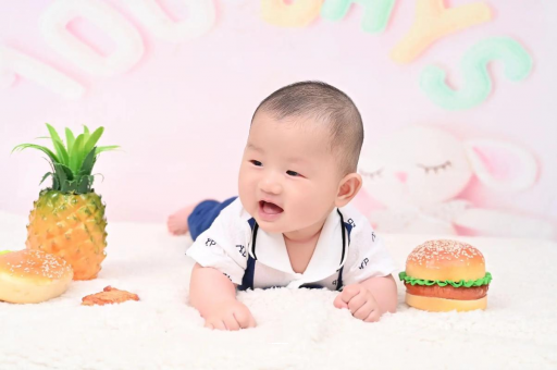 驻马店宝宝多久抬头